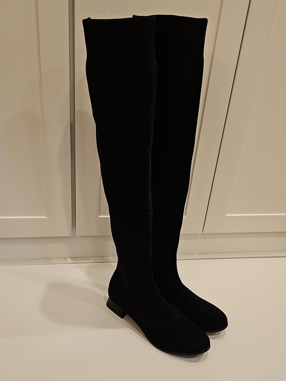 Vivaia Tara Pro Classic Black Boots with Low Block Heel Size 43 Like New Conditi